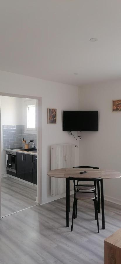 Appartement Avec Balcon Et Parking Prive 罗阿纳 外观 照片